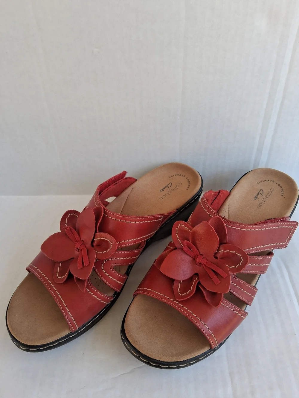 Clarks Red Floral Slide Sandals Sz 9 - Picture 4 of 7